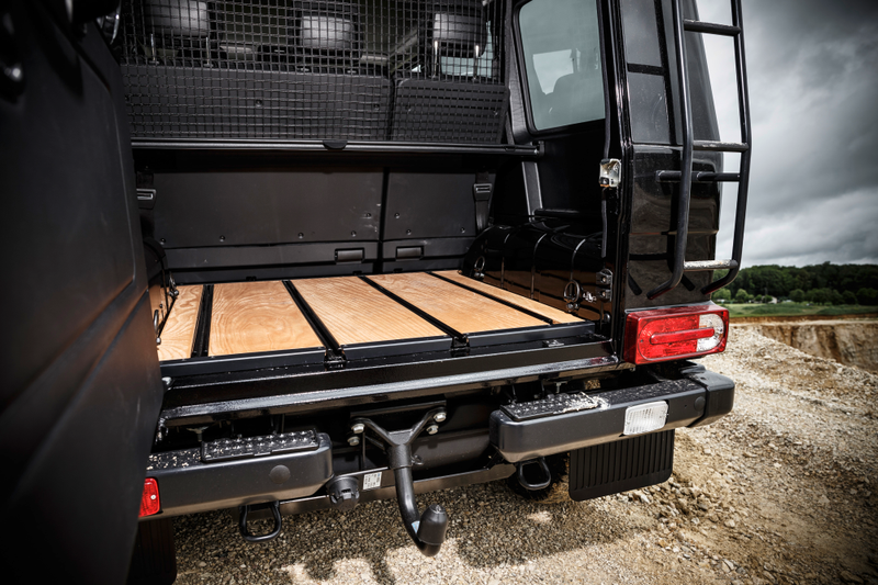 Illustration for article titled The Mercedes G-Wagen Is Back To Crank Windows And Cloth Seats But Still Costs $90,000